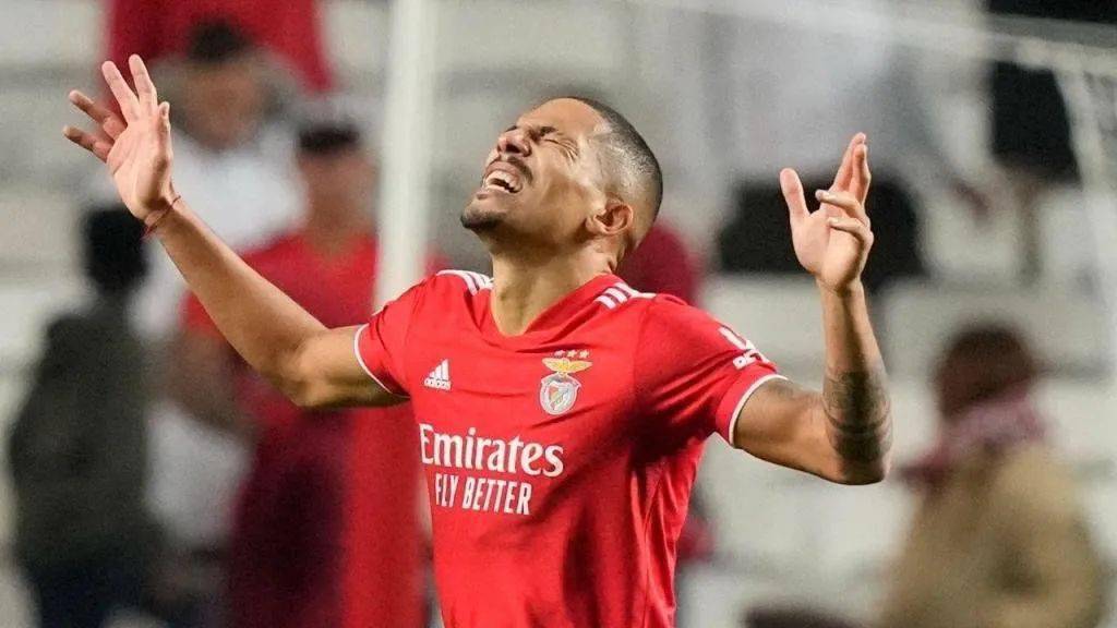 关于转折点！阿贾克斯外线爆发，葡超赛前攻防权衡，更衣室稳定，团队化学反应显著的信息